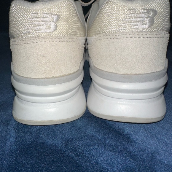 New Balance 997H Women's Beige and White Sneakers - Picture 4 of 5